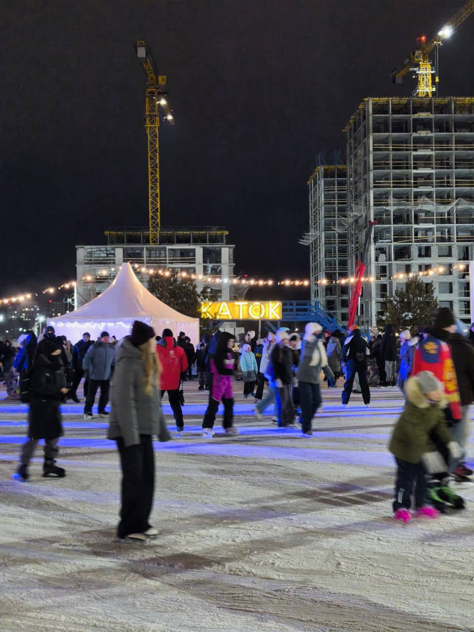 Еще кадры от наших дорогих тюменцев с открыти катка «Сердце Тюмени» Еще кадры от наших дорогих тюменцев с открыти катка «Сердце Тюмени»