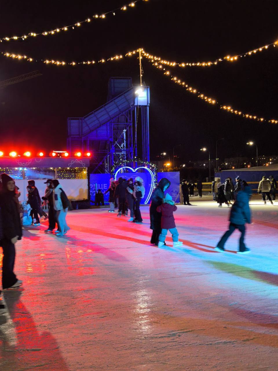 Еще кадры от наших дорогих тюменцев с открыти катка «Сердце Тюмени» Еще кадры от наших дорогих тюменцев с открыти катка «Сердце Тюмени»