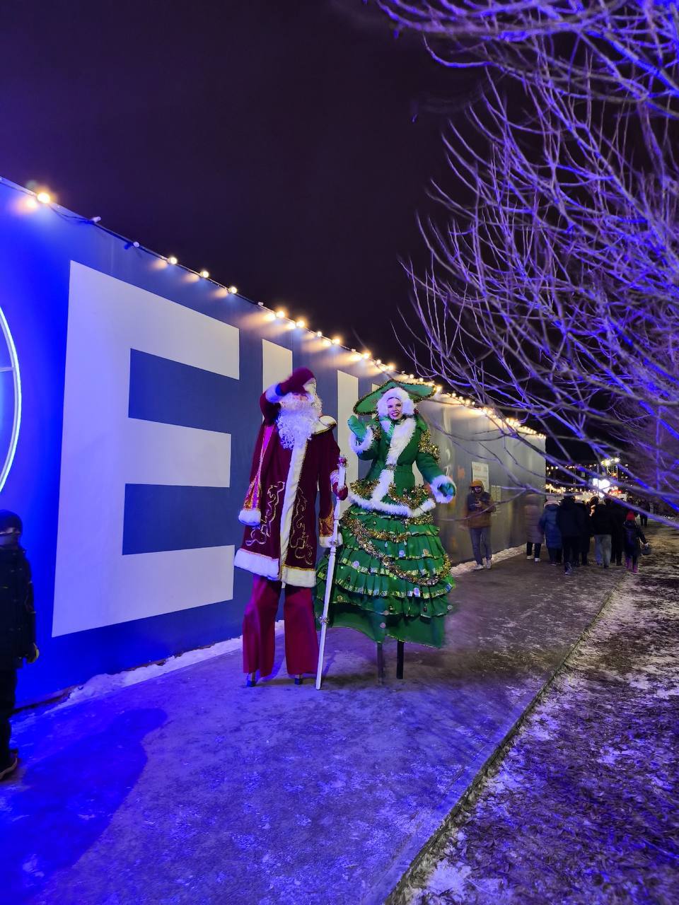 Еще кадры от наших дорогих тюменцев с открыти катка «Сердце Тюмени» Еще кадры от наших дорогих тюменцев с открыти катка «Сердце Тюмени»