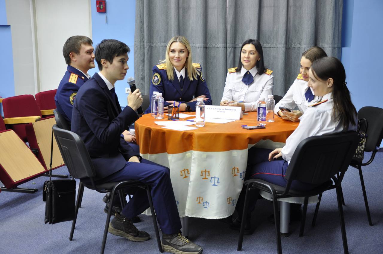 Сотрудники следственного управления СК России по Тюменской области приняли участие в интеллектуальной игре «Разум, Интуиция, Скорость, Команда»