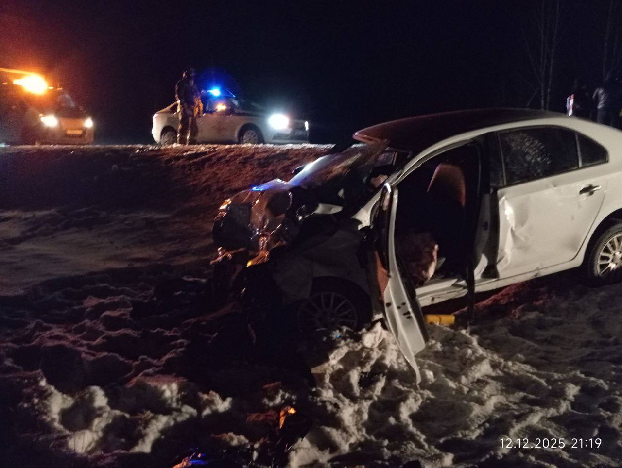 На 206-м километре федеральной автодороги Тюмень - Ханты-Мансийск вчера вечером столкнулись "Шкода Рапид" и "Тойота Камри" На 206-м километре федеральной автодороги Тюмень - Ханты-Мансийск вчера вечером столкнулись "Шкода Рапид" и "Тойота Камри"