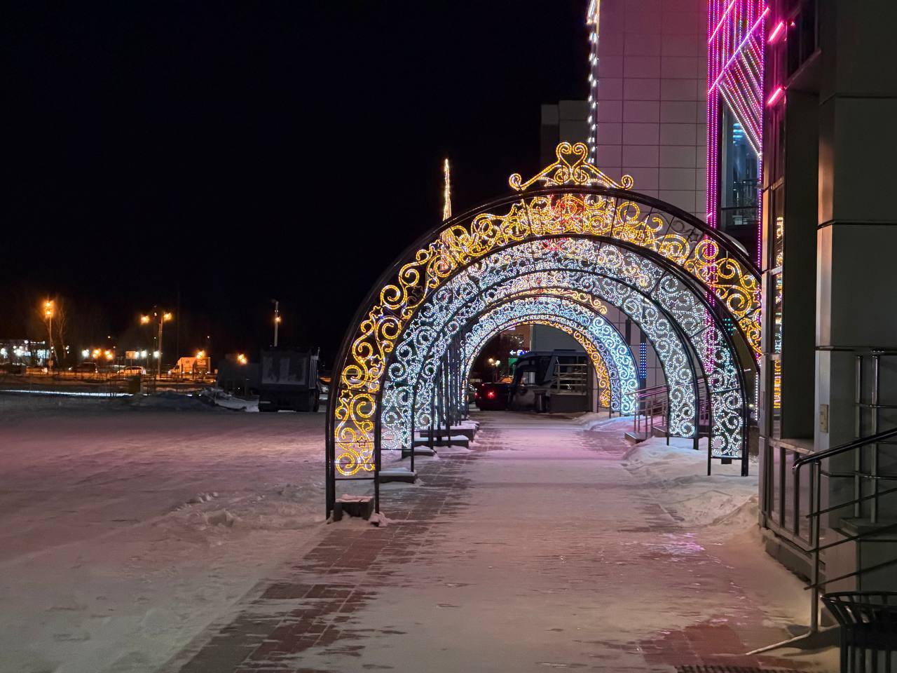 Тобольск вовсю готовится к встрече Нового года Тобольск вовсю готовится к встрече Нового года