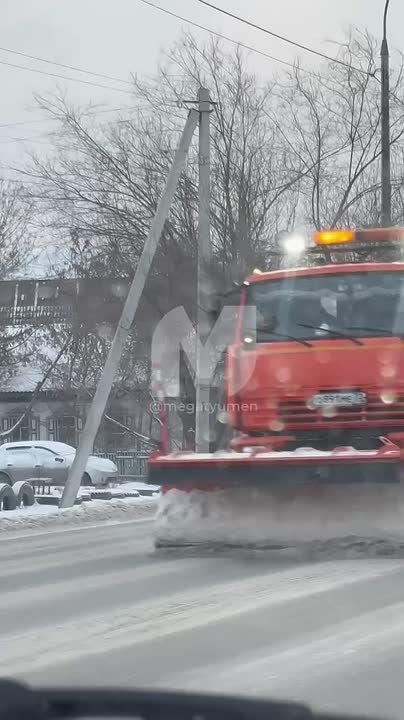 Борьба со снегом в Тюмени полным ходом