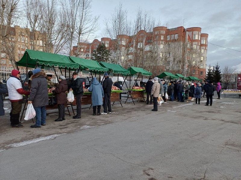 13 декабря администрация города Тюмени совместно с департаментом агропромышленного комплекса Тюменской области провели на четырёх торговых площадках продовольственные ярмарки 13 декабря администрация города Тюмени совместно с департаментом агропромышленного комплекса Тюменской области провели на четырёх торговых площадках продовольственные ярмарки