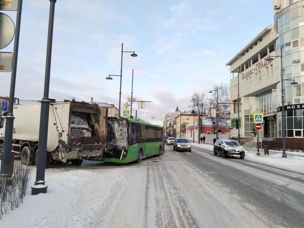 Дорожное происшествие на улице Ленина Дорожное происшествие на улице Ленина