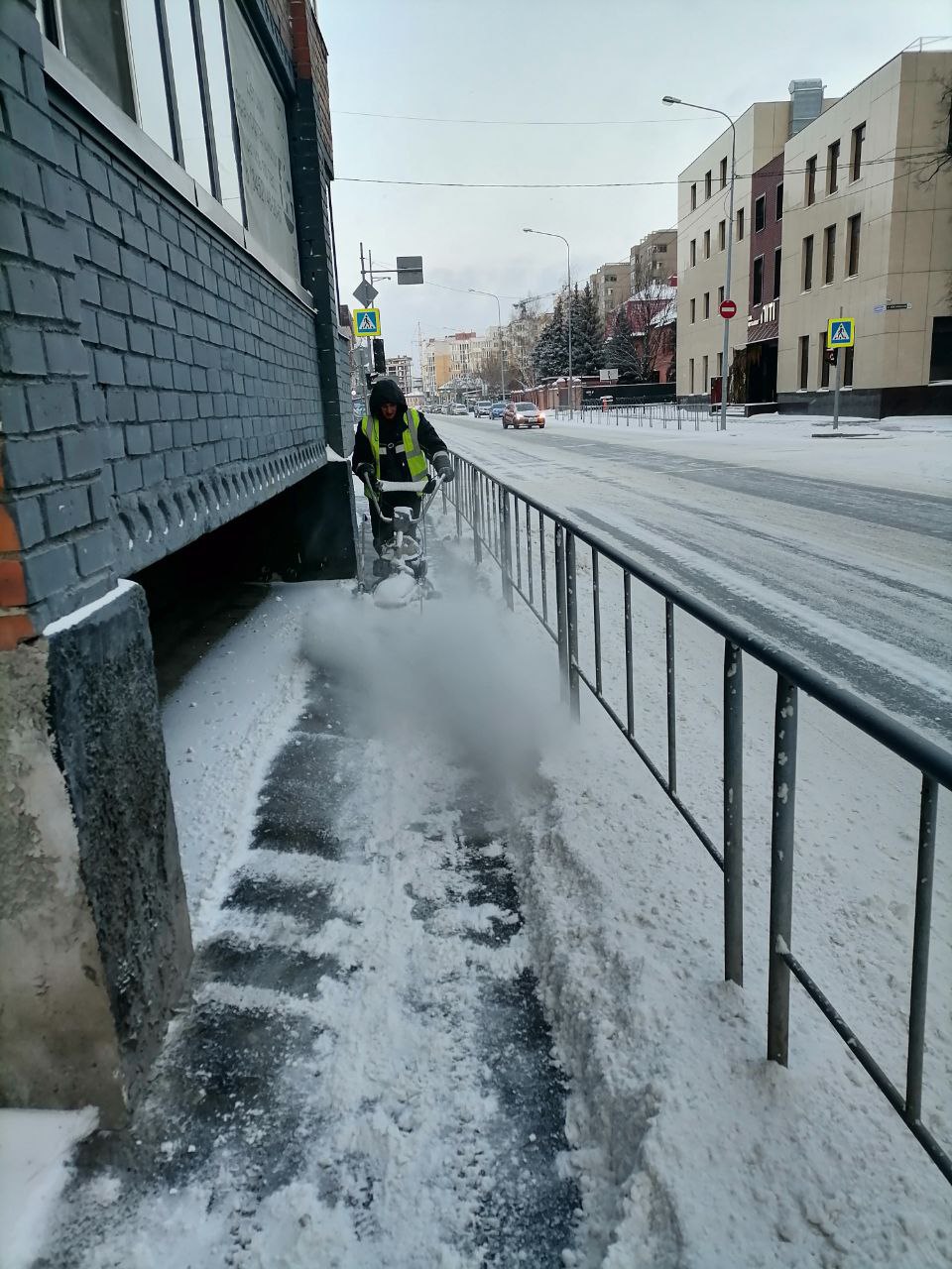 Максим Афанасьев: После снегопада на улицах Тюмени задействовано 632 дорожных рабочих и 462 единицы спецтехники Максим Афанасьев: После снегопада на улицах Тюмени задействовано 632 дорожных рабочих и 462 единицы спецтехники
