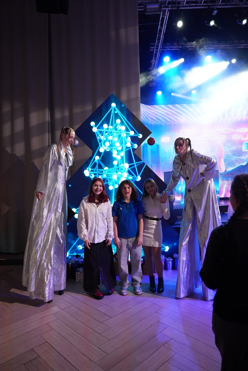 Максим Афанасьев: В нашем городе есть добрая традиция — поздравлять одаренных детей Тюмени с наступающим Новым годом Максим Афанасьев: В нашем городе есть добрая традиция — поздравлять одаренных детей Тюмени с наступающим Новым годом