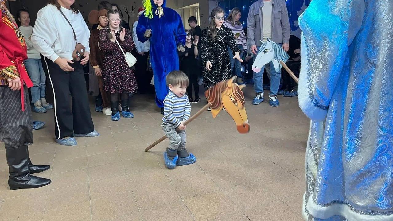 Игры, загадки, хороводы. Вчера, 15 декабря, Центр русской культуры провел новогоднюю театрализованно-игровую программу для Ленинской окружной общественной организации Всероссийского общества инвалидов г. Тюмени Игры, загадки, хороводы. Вчера, 15 декабря, Центр русской культуры провел новогоднюю театрализованно-игровую программу для Ленинской окружной общественной организации Всероссийского общества инвалидов г. Тюмени