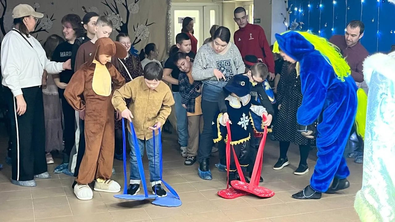 Игры, загадки, хороводы. Вчера, 15 декабря, Центр русской культуры провел новогоднюю театрализованно-игровую программу для Ленинской окружной общественной организации Всероссийского общества инвалидов г. Тюмени Игры, загадки, хороводы. Вчера, 15 декабря, Центр русской культуры провел новогоднюю театрализованно-игровую программу для Ленинской окружной общественной организации Всероссийского общества инвалидов г. Тюмени