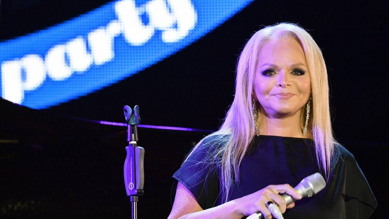 Эпопея с квартирой Долиной продолжается: певица не явилась в суд