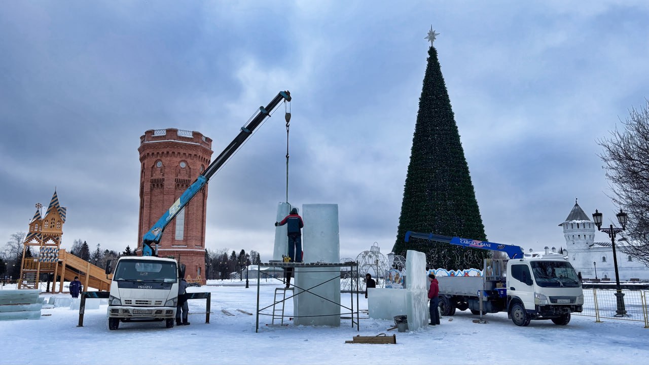 В Тобольске строят ледовый городок! В Тобольске строят ледовый городок!