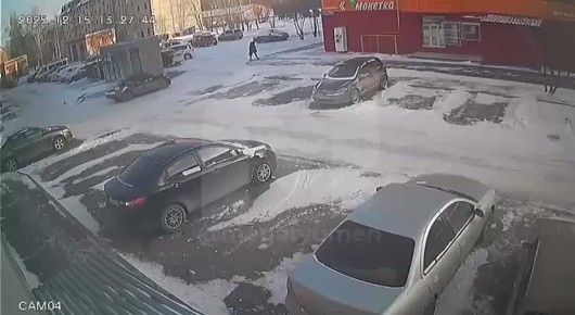 Мужчины на автомобиле темного цвета хотели увезти школьницу в неизвестном направлении в районе Зареки