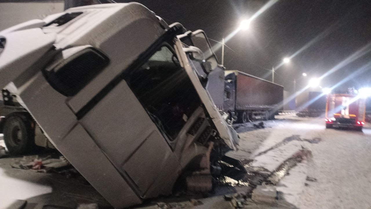 Массовое ДТП произошло на 335-м километре федеральной автодороги Тюмень-Омск в Абатском округе Массовое ДТП произошло на 335-м километре федеральной автодороги Тюмень-Омск в Абатском округе