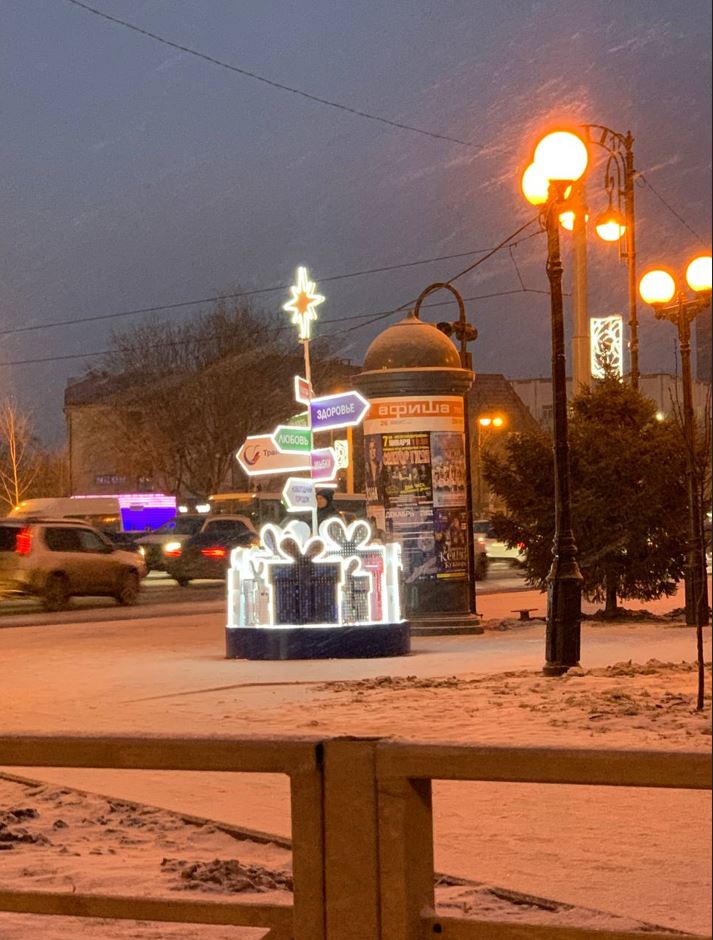 Куда хочу – туда иду!. «Направо пойдешь – любовь найдешь, налево – здоровье» – именно об этом говорит новогодний указатель, что расположен на Текутьевском бульваре Куда хочу – туда иду!. «Направо пойдешь – любовь найдешь, налево – здоровье» – именно об этом говорит новогодний указатель, что расположен на Текутьевском бульваре