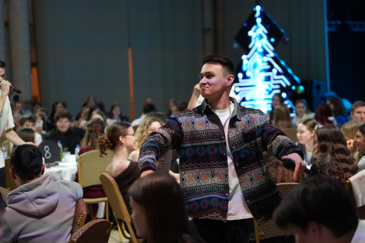 Максим Афанасьев: В нашем городе есть добрая традиция — поздравлять одаренных детей Тюмени с наступающим Новым годом Максим Афанасьев: В нашем городе есть добрая традиция — поздравлять одаренных детей Тюмени с наступающим Новым годом