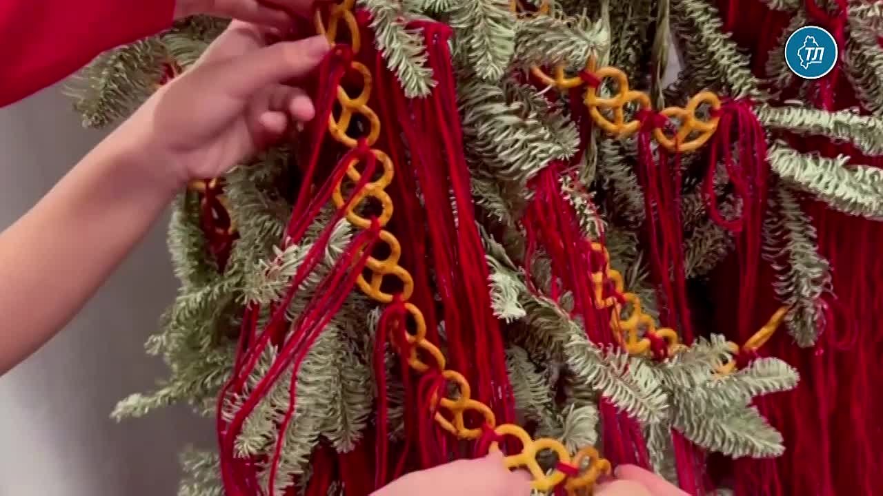 Тюменцам предлагают нарядить елку со смыслом вместе с детьми