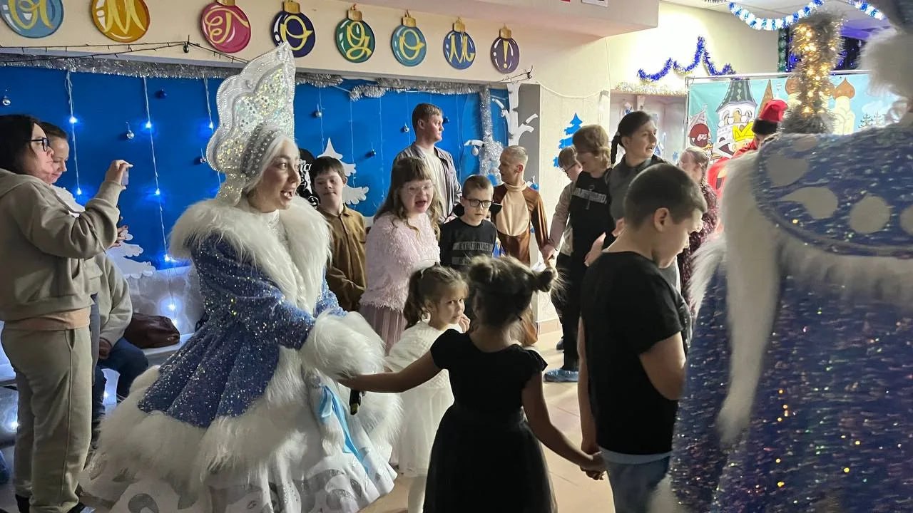 Игры, загадки, хороводы. Вчера, 15 декабря, Центр русской культуры провел новогоднюю театрализованно-игровую программу для Ленинской окружной общественной организации Всероссийского общества инвалидов г. Тюмени Игры, загадки, хороводы. Вчера, 15 декабря, Центр русской культуры провел новогоднюю театрализованно-игровую программу для Ленинской окружной общественной организации Всероссийского общества инвалидов г. Тюмени