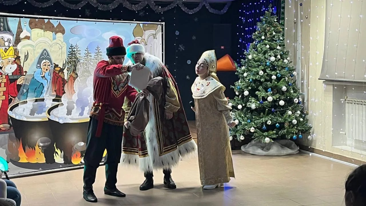 Игры, загадки, хороводы. Вчера, 15 декабря, Центр русской культуры провел новогоднюю театрализованно-игровую программу для Ленинской окружной общественной организации Всероссийского общества инвалидов г. Тюмени Игры, загадки, хороводы. Вчера, 15 декабря, Центр русской культуры провел новогоднюю театрализованно-игровую программу для Ленинской окружной общественной организации Всероссийского общества инвалидов г. Тюмени