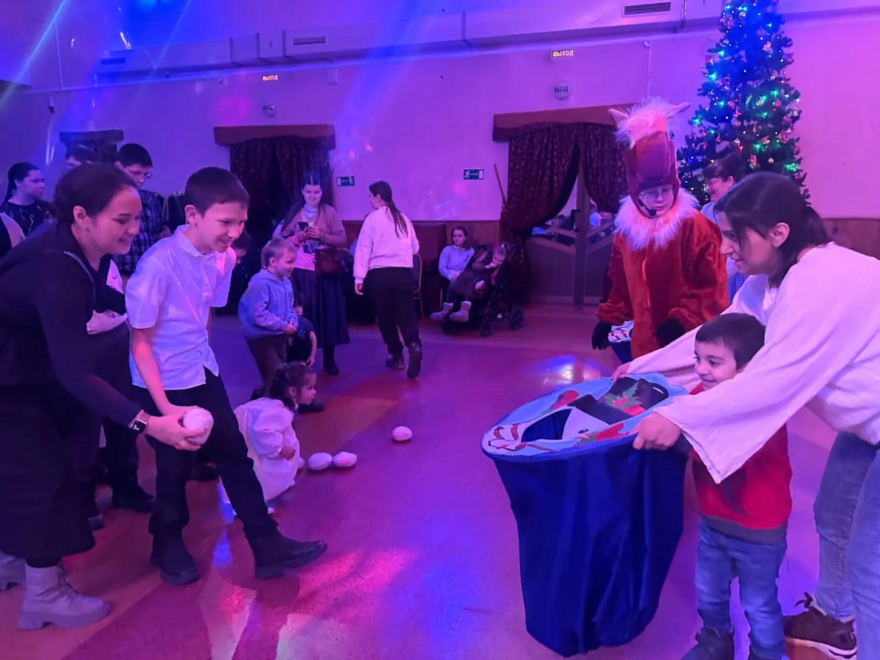 Чудеса для каждого!. Театрализованная программа с таким названием прошла в ДК «Водник» Чудеса для каждого!. Театрализованная программа с таким названием прошла в ДК «Водник»