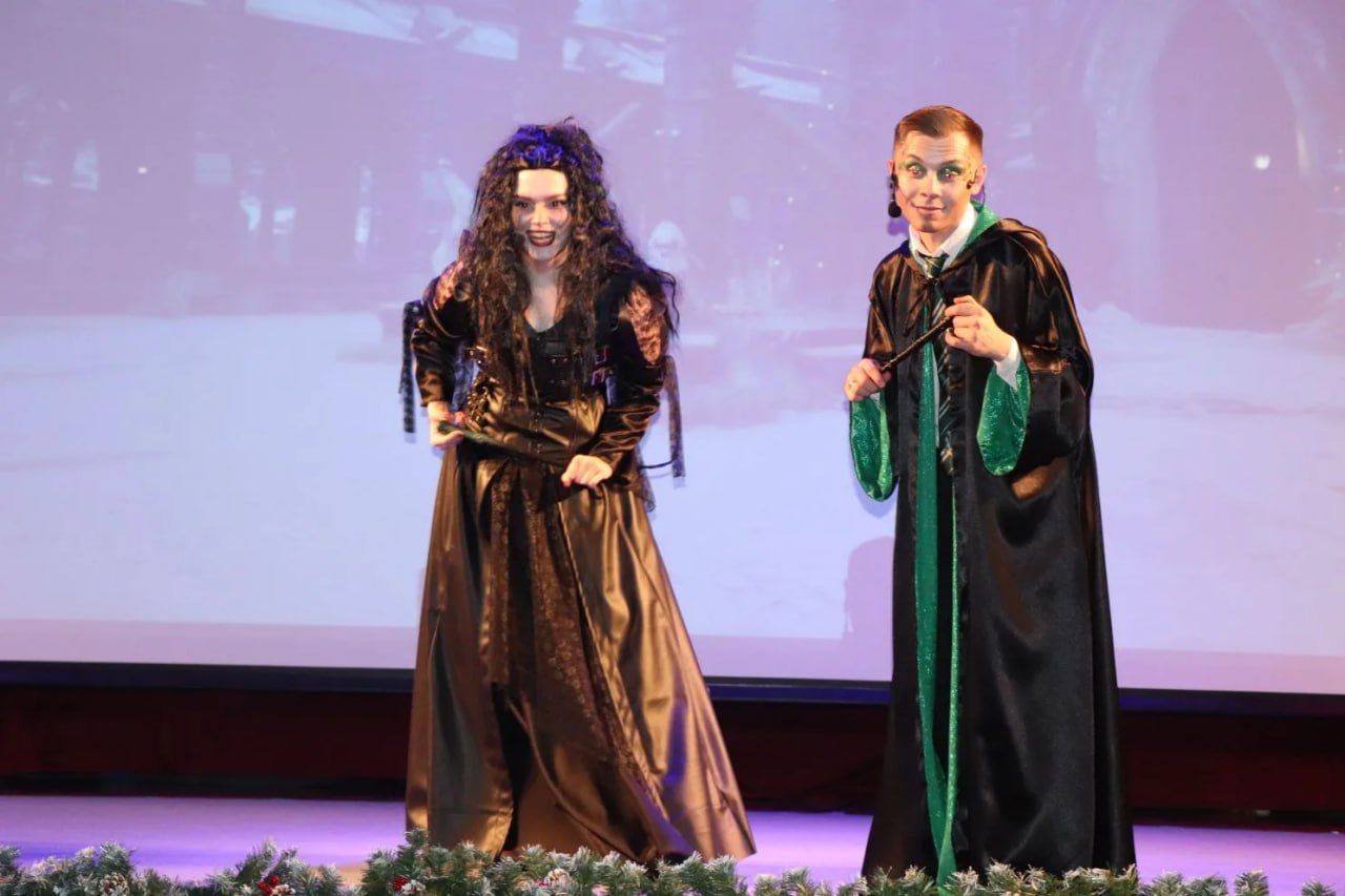 Новогодний мюзикл. «Ну очень новогоднее приключение...» В предновогоднюю пору волшебства становится больше… Герои сказок оживают, город зажигается яркими огнями, и все в предвкушении встречи с главными волшебниками! Вчера... Новогодний мюзикл. «Ну очень новогоднее приключение...» В предновогоднюю пору волшебства становится больше… Герои сказок оживают, город зажигается яркими огнями, и все в предвкушении встречи с главными волшебниками! Вчера...