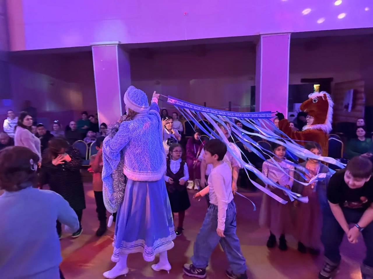 Чудеса для каждого!. Театрализованная программа с таким названием прошла в ДК «Водник» Чудеса для каждого!. Театрализованная программа с таким названием прошла в ДК «Водник»