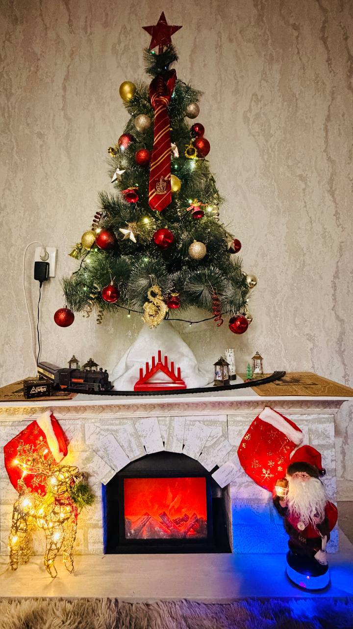 От мала до велика: тюменцы поделились елочками, которые уже стоят украшенные в ожидании праздника От мала до велика: тюменцы поделились елочками, которые уже стоят украшенные в ожидании праздника