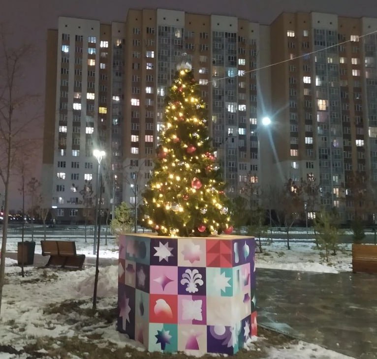 Ёлка из нейросети есть у нас дома Ёлка из нейросети есть у нас дома