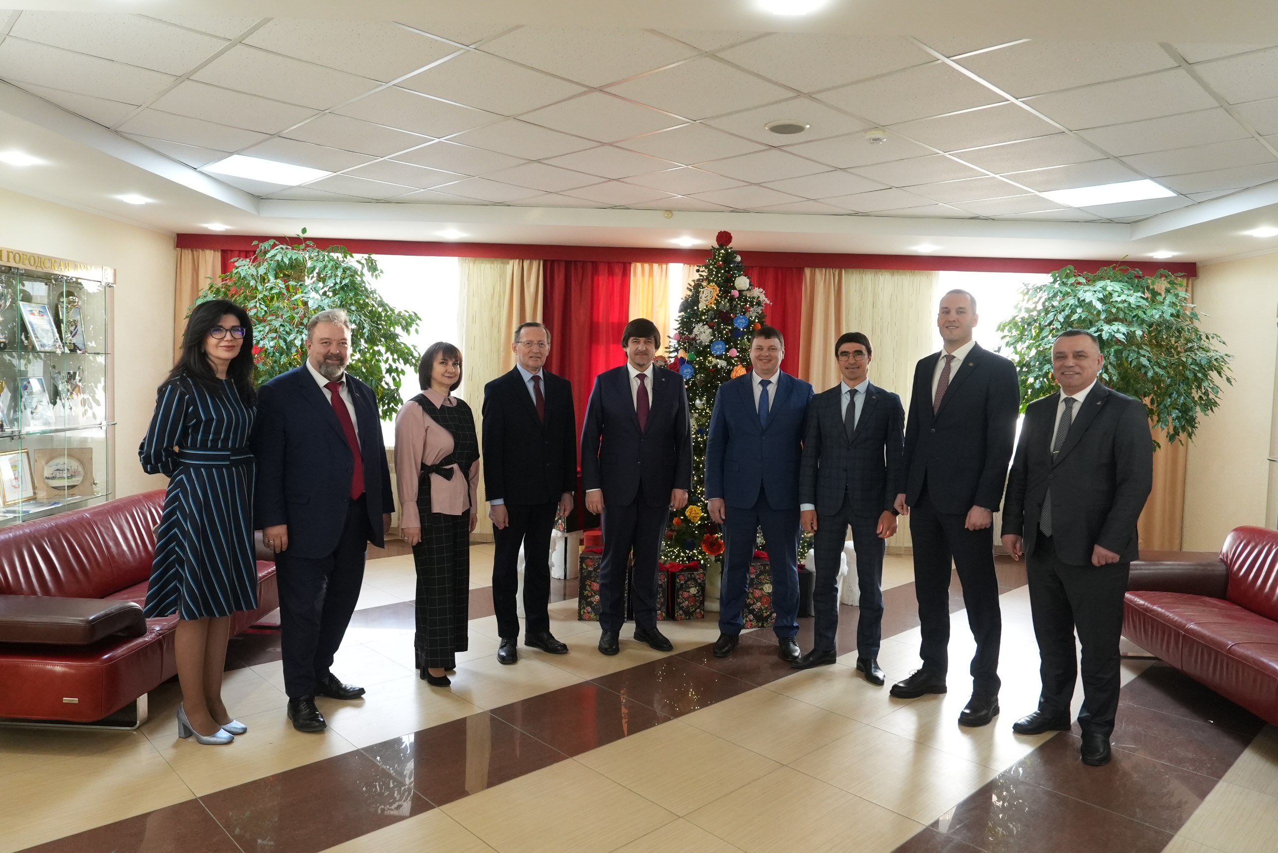 Команда администрации города Тюмени присоединилась к акции «Ёлка желаний»