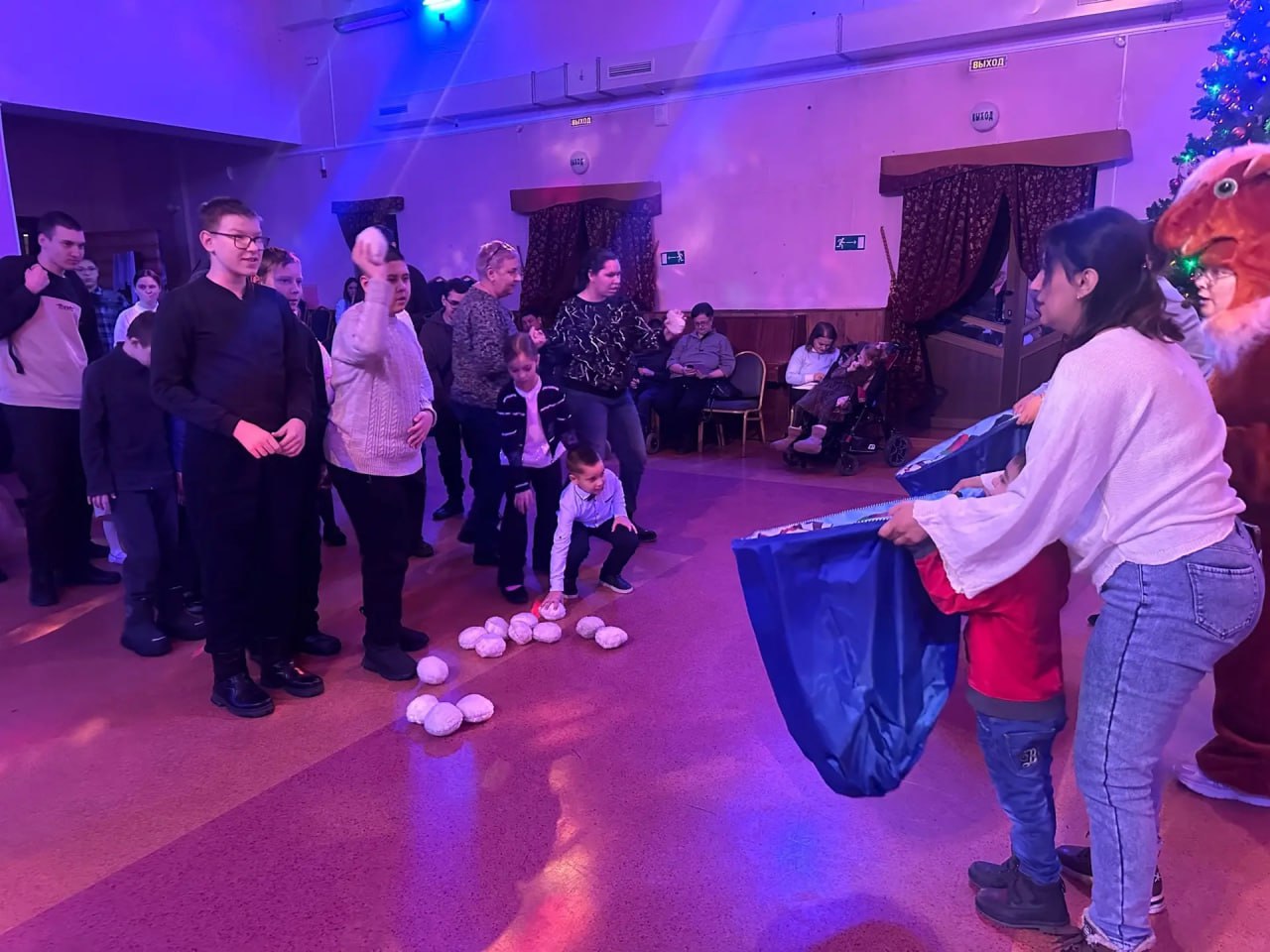 Чудеса для каждого!. Театрализованная программа с таким названием прошла в ДК «Водник» Чудеса для каждого!. Театрализованная программа с таким названием прошла в ДК «Водник»