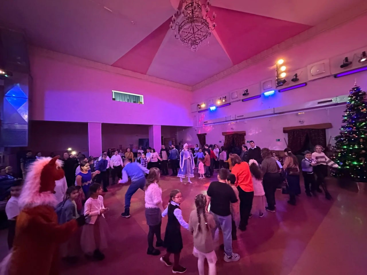 Чудеса для каждого!. Театрализованная программа с таким названием прошла в ДК «Водник» Чудеса для каждого!. Театрализованная программа с таким названием прошла в ДК «Водник»