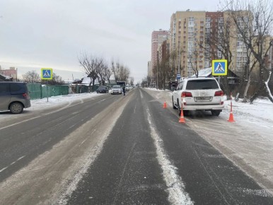 Бабушка с внучкой сбиты автомобилем "Лексус" на "зебре" в Тюмени
