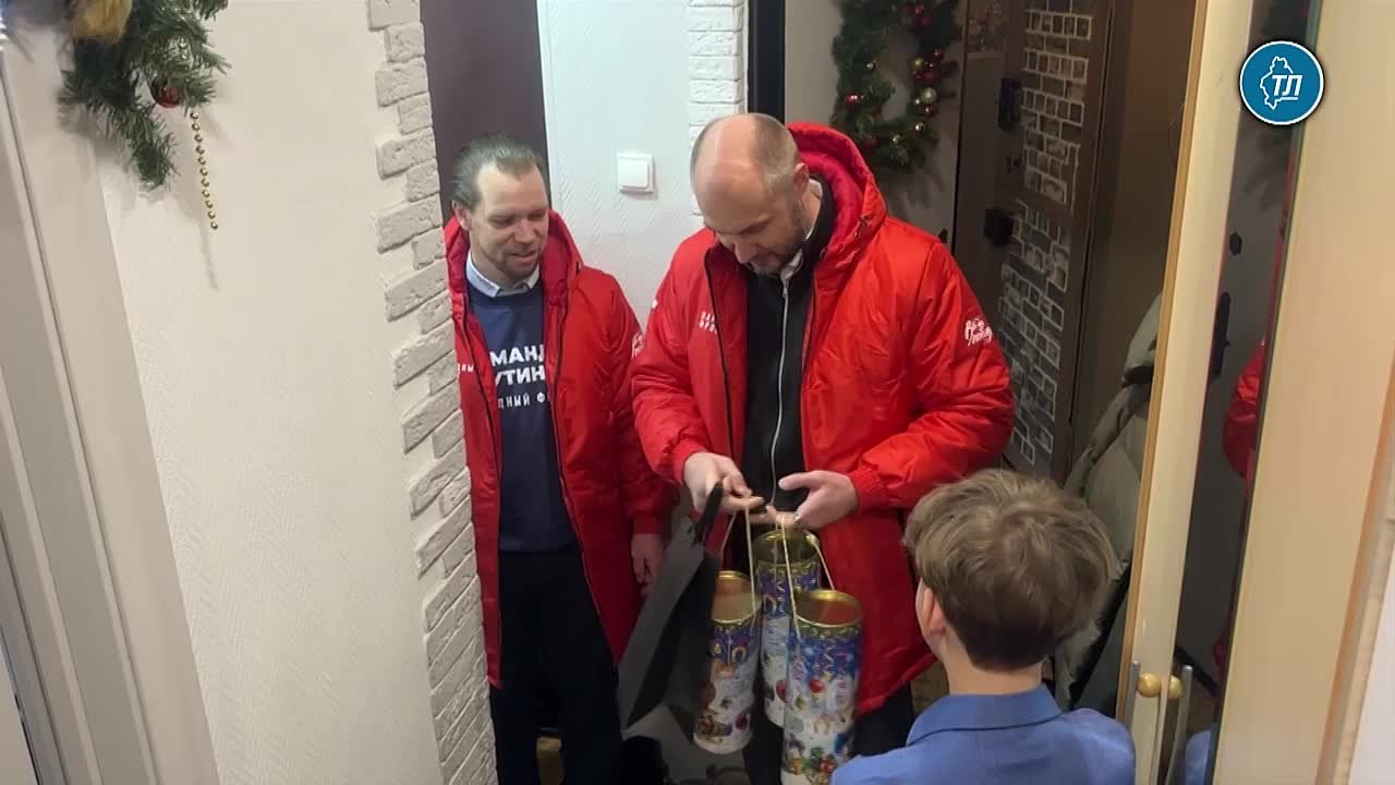 11-летний тюменец Семен Соболев получил в подарок от президента России Владимира Путина смартфон