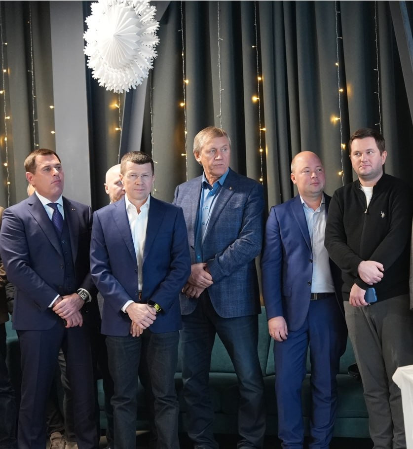 Максим Афанасьев: На встрече с ведущими застройщиками города, вместе с заместителями губернатора С.В. Шустовым и А.В. Киселёвым, мы подвели итоги уходящего года Максим Афанасьев: На встрече с ведущими застройщиками города, вместе с заместителями губернатора С.В. Шустовым и А.В. Киселёвым, мы подвели итоги уходящего года