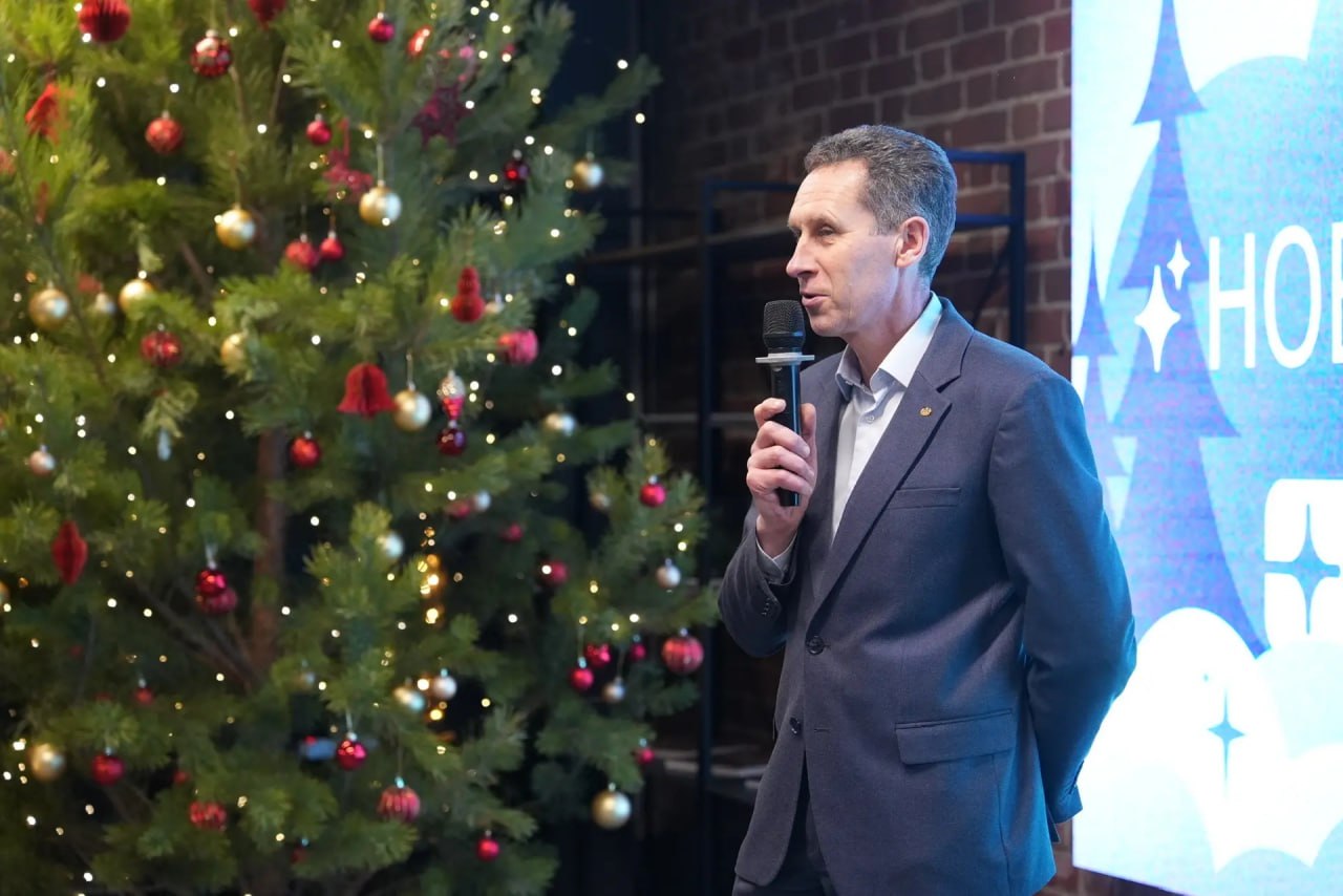 Максим Афанасьев: На встрече с ведущими застройщиками города, вместе с заместителями губернатора С.В. Шустовым и А.В. Киселёвым, мы подвели итоги уходящего года Максим Афанасьев: На встрече с ведущими застройщиками города, вместе с заместителями губернатора С.В. Шустовым и А.В. Киселёвым, мы подвели итоги уходящего года