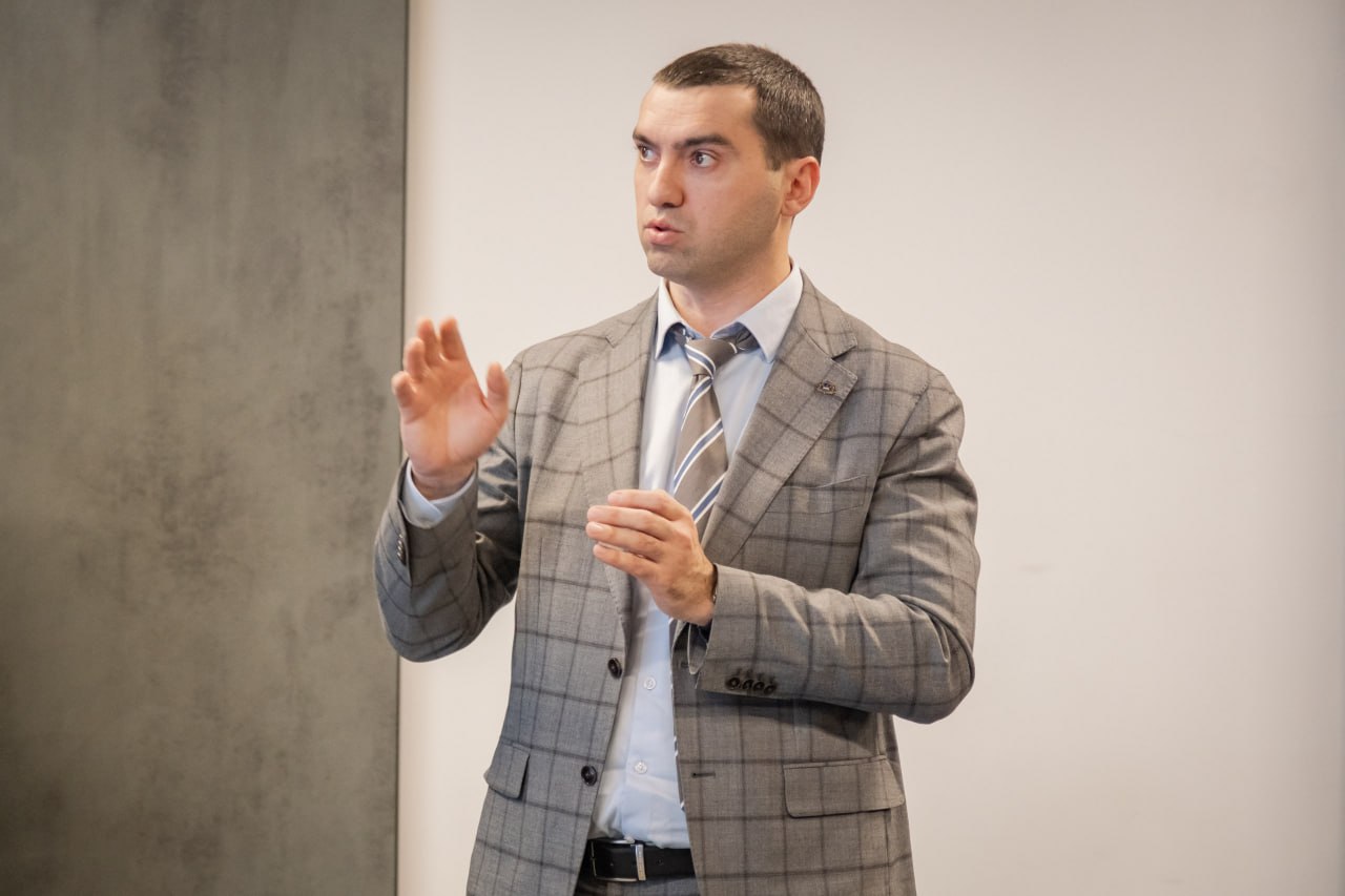 В Тюмени обсудили концепцию нового панно для стелы «Город трудовой доблести» В Тюмени обсудили концепцию нового панно для стелы «Город трудовой доблести»