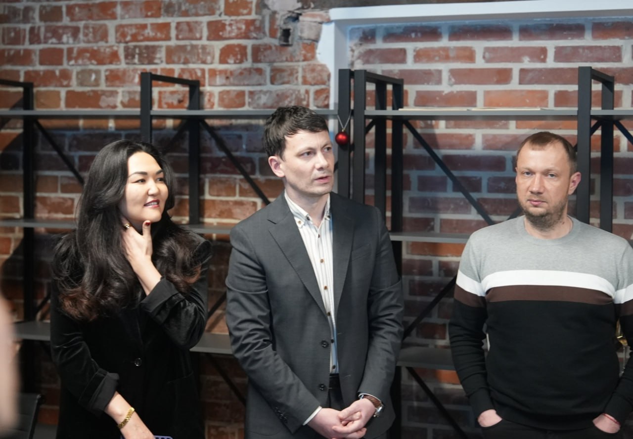 Максим Афанасьев: На встрече с ведущими застройщиками города, вместе с заместителями губернатора С.В. Шустовым и А.В. Киселёвым, мы подвели итоги уходящего года Максим Афанасьев: На встрече с ведущими застройщиками города, вместе с заместителями губернатора С.В. Шустовым и А.В. Киселёвым, мы подвели итоги уходящего года