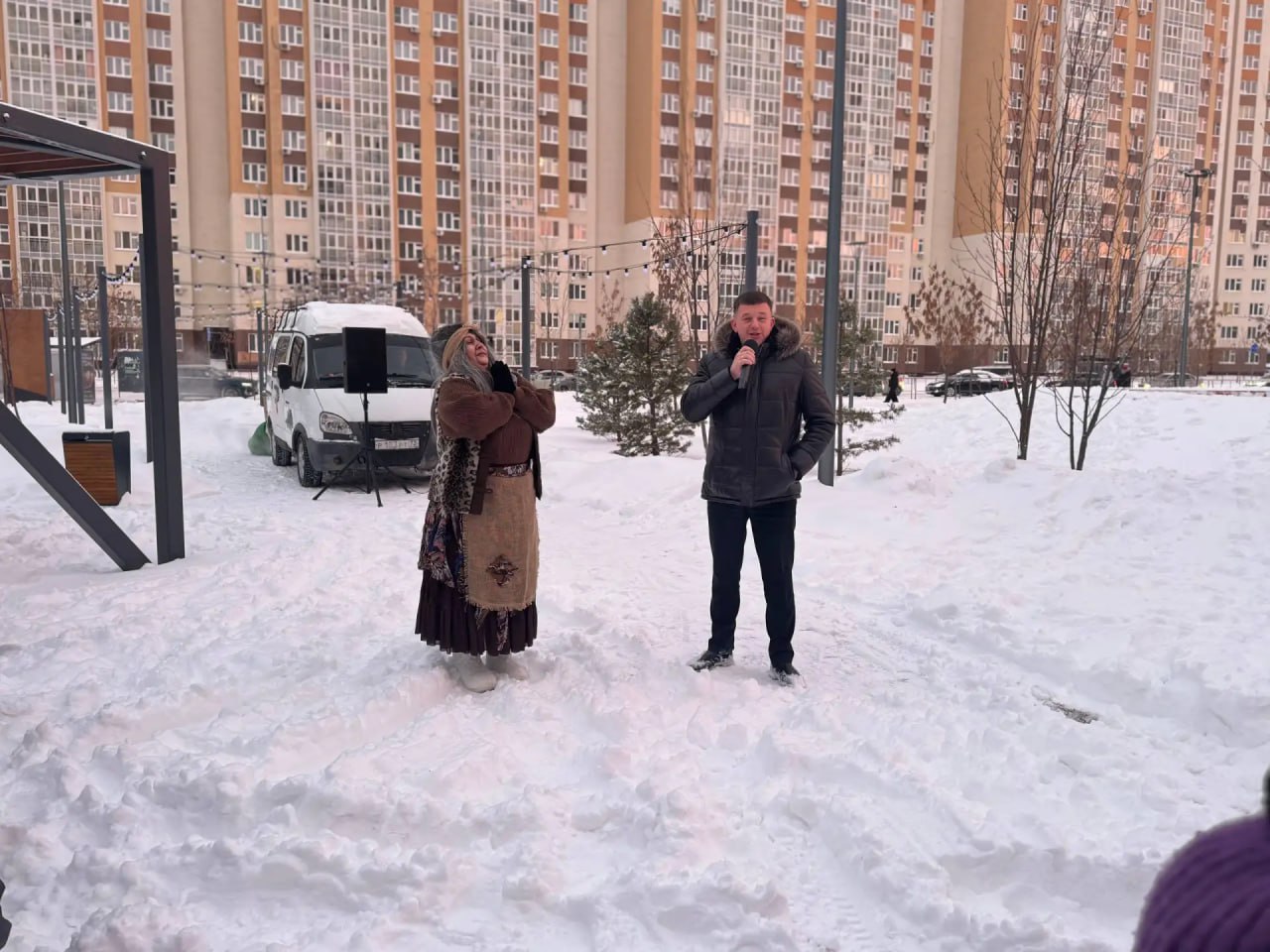 «ВОЛШЕБНЫЕ САНИ». Новогодний дилижанс состоялся сегодня в Сквере Равновесия! Любимые сказочные персонажи вместе с гостями отправились в увлекательное путешествие! С теплыми новогодними поздравлениями к гостям праздника... «ВОЛШЕБНЫЕ САНИ». Новогодний дилижанс состоялся сегодня в Сквере Равновесия! Любимые сказочные персонажи вместе с гостями отправились в увлекательное путешествие! С теплыми новогодними поздравлениями к гостям праздника...