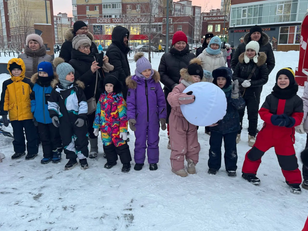 «ВОЛШЕБНЫЕ САНИ». Новогодний дилижанс состоялся сегодня в Сквере Равновесия! Любимые сказочные персонажи вместе с гостями отправились в увлекательное путешествие! С теплыми новогодними поздравлениями к гостям праздника... «ВОЛШЕБНЫЕ САНИ». Новогодний дилижанс состоялся сегодня в Сквере Равновесия! Любимые сказочные персонажи вместе с гостями отправились в увлекательное путешествие! С теплыми новогодними поздравлениями к гостям праздника...