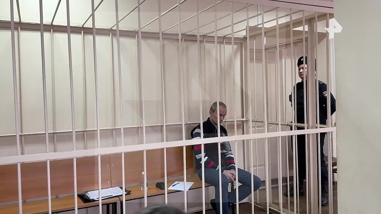 Бывшему вице-губернатору Свердловской области Чемезову заменили меру пресечения на домашний арест, сообщил корреспондент РЕН ТВ из зала суда