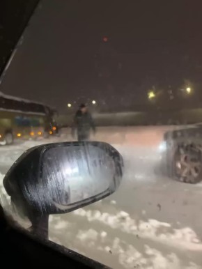 Рейсовый автобус столкнулся с отечественной легковушкой на Объездной в Тюмени