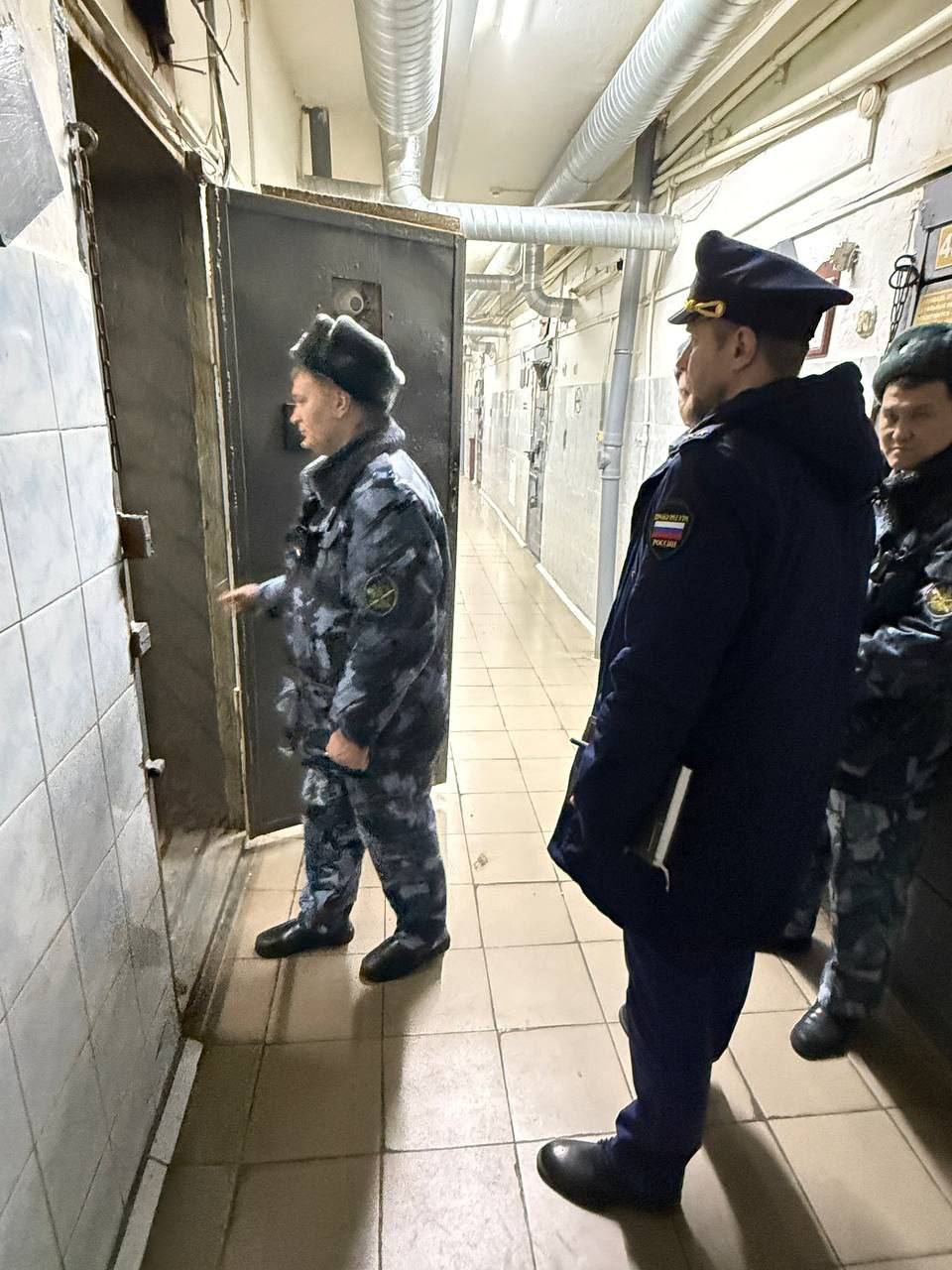 Работники прокуратуры Тюменской области в новогодние праздники провели проверки в пенитенциарных учреждениях Работники прокуратуры Тюменской области в новогодние праздники провели проверки в пенитенциарных учреждениях