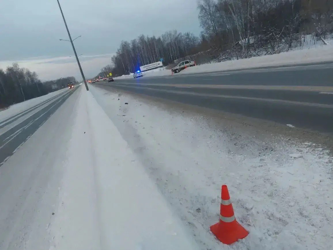 Пьяный отец повез 7-летнего сына из Тюмени за город, мальчик ехал без детского кресла на переднем сиденье Пьяный отец повез 7-летнего сына из Тюмени за город, мальчик ехал без детского кресла на переднем сиденье