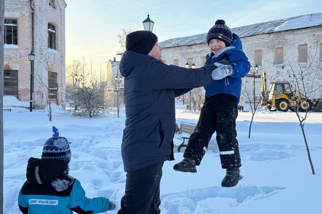 Друзья, отличный пример того, как можно активно и душевно провести зимние дни! Друзья, отличный пример того, как можно активно и душевно провести зимние дни!