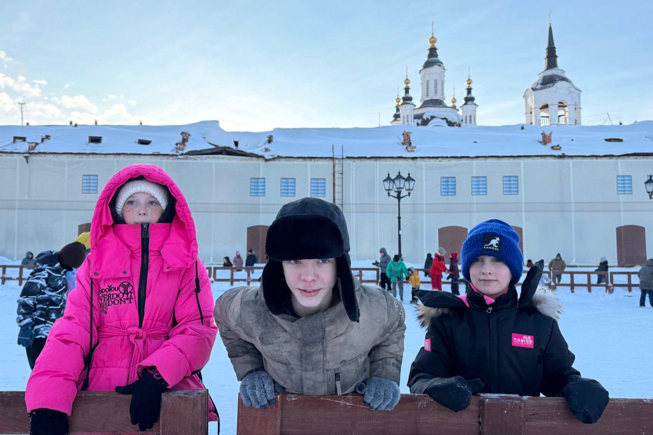 Друзья, отличный пример того, как можно активно и душевно провести зимние дни! Друзья, отличный пример того, как можно активно и душевно провести зимние дни!