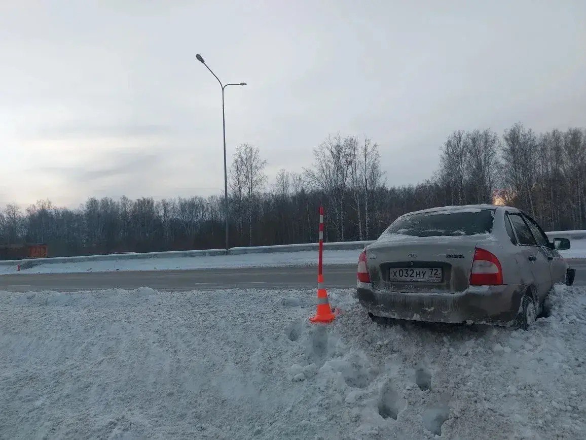 Пьяный отец повез 7-летнего сына из Тюмени за город, мальчик ехал без детского кресла на переднем сиденье