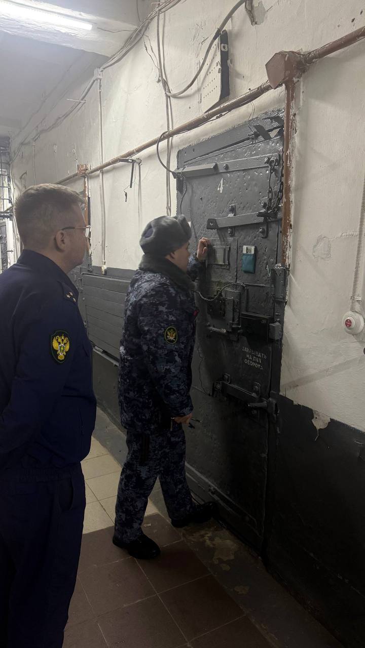 Работники прокуратуры Тюменской области в новогодние праздники провели проверки в пенитенциарных учреждениях Работники прокуратуры Тюменской области в новогодние праздники провели проверки в пенитенциарных учреждениях