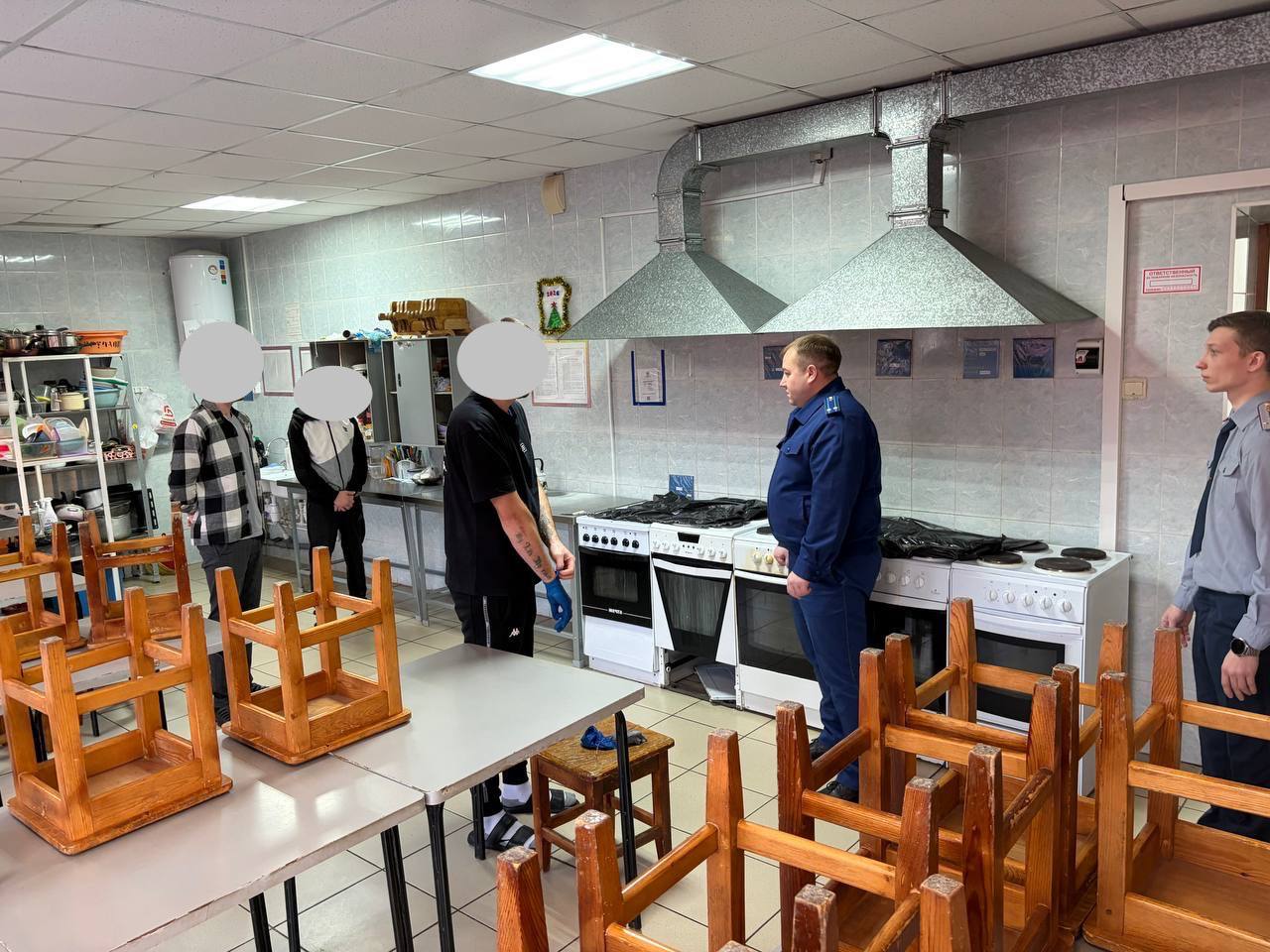 Работники прокуратуры Тюменской области в новогодние праздники провели проверки в пенитенциарных учреждениях Работники прокуратуры Тюменской области в новогодние праздники провели проверки в пенитенциарных учреждениях