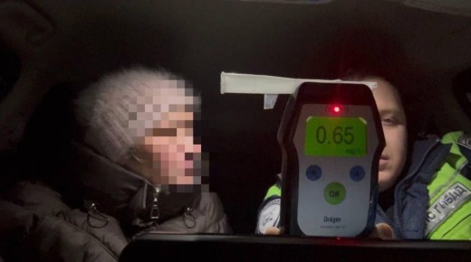 Так, например, 52-летняя автомобилистка подшофе задержана в д. Ушакова. Женщина управляла автомобилем «Хёндэ»