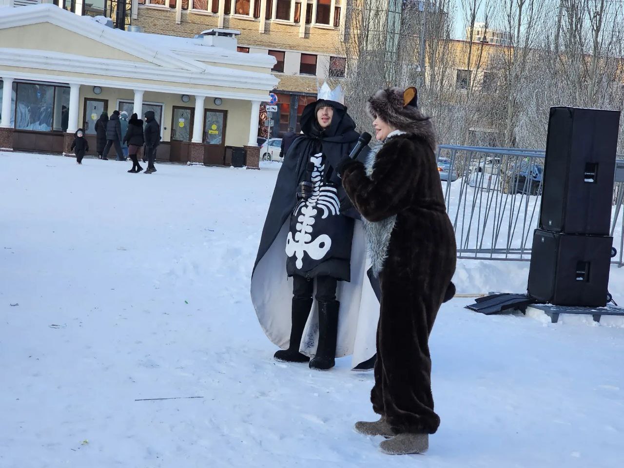 В солнечный январский день на площади 400-летия Тюмени гремела удаль молодецкая да царил веселый смех В солнечный январский день на площади 400-летия Тюмени гремела удаль молодецкая да царил веселый смех