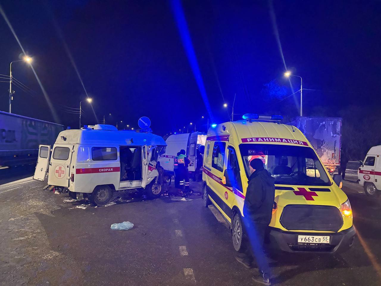 Пациент погиб в машине скорой помощи, в которую влетела фура Пациент погиб в машине скорой помощи, в которую влетела фура